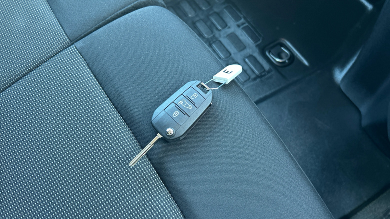 Peugeot Expert E-L2 100kW 75kWh Professional Van Auto